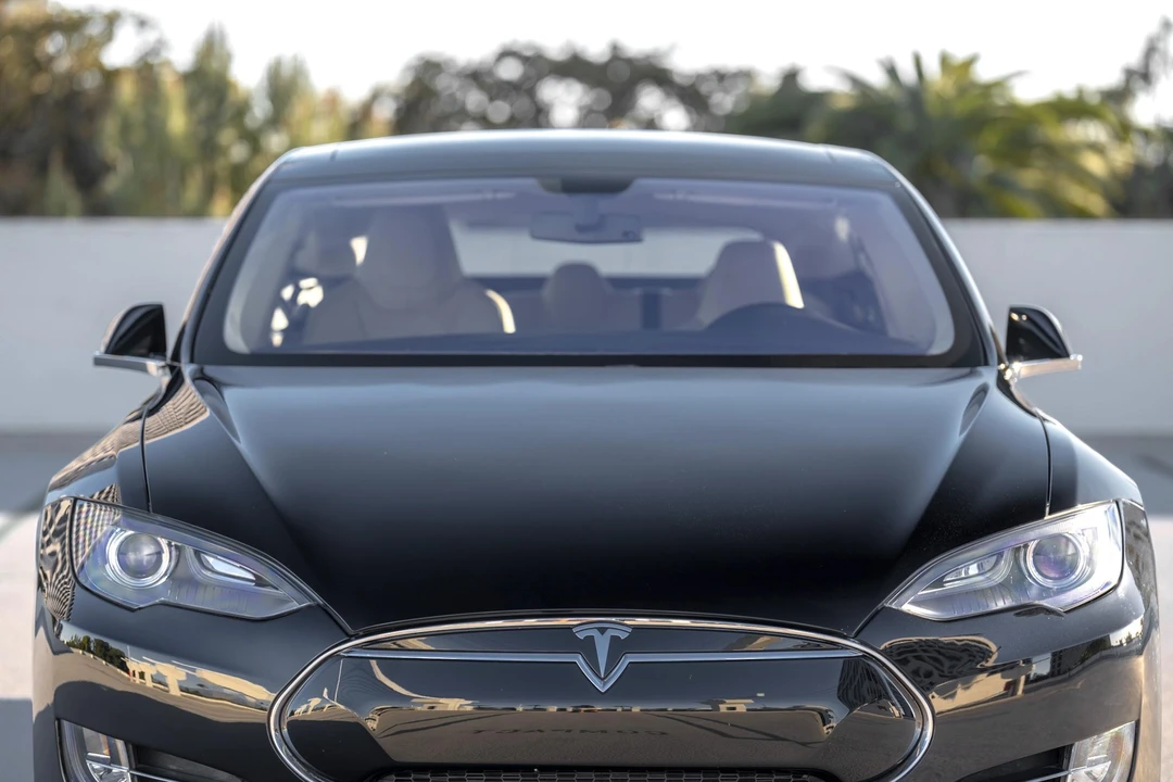 2014 Tesla Model S - Image 19 of 31
