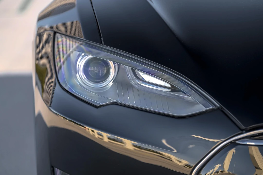 2014 Tesla Model S - Image 21 of 31