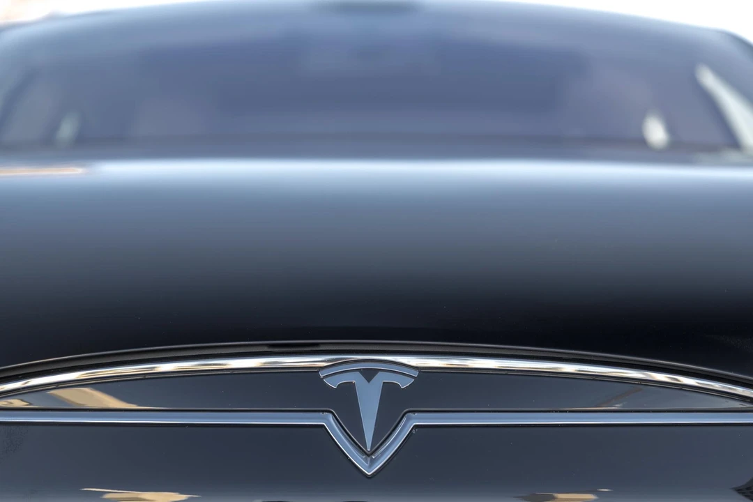 2014 Tesla Model S - Image 22 of 31