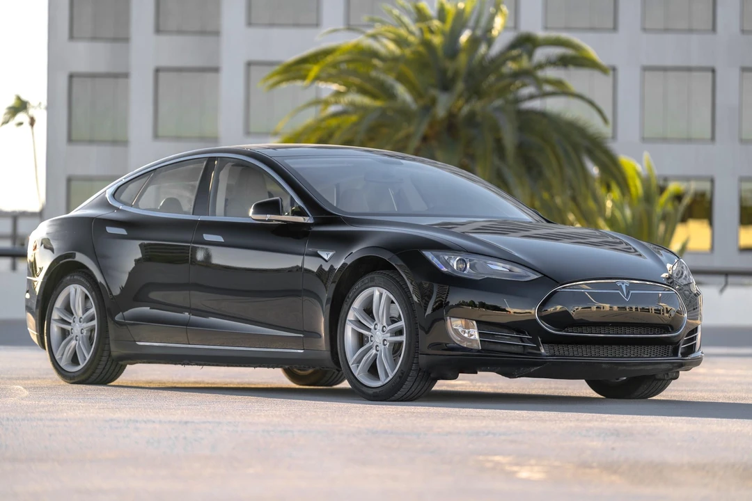 2014 Tesla Model S - Image 8 of 31