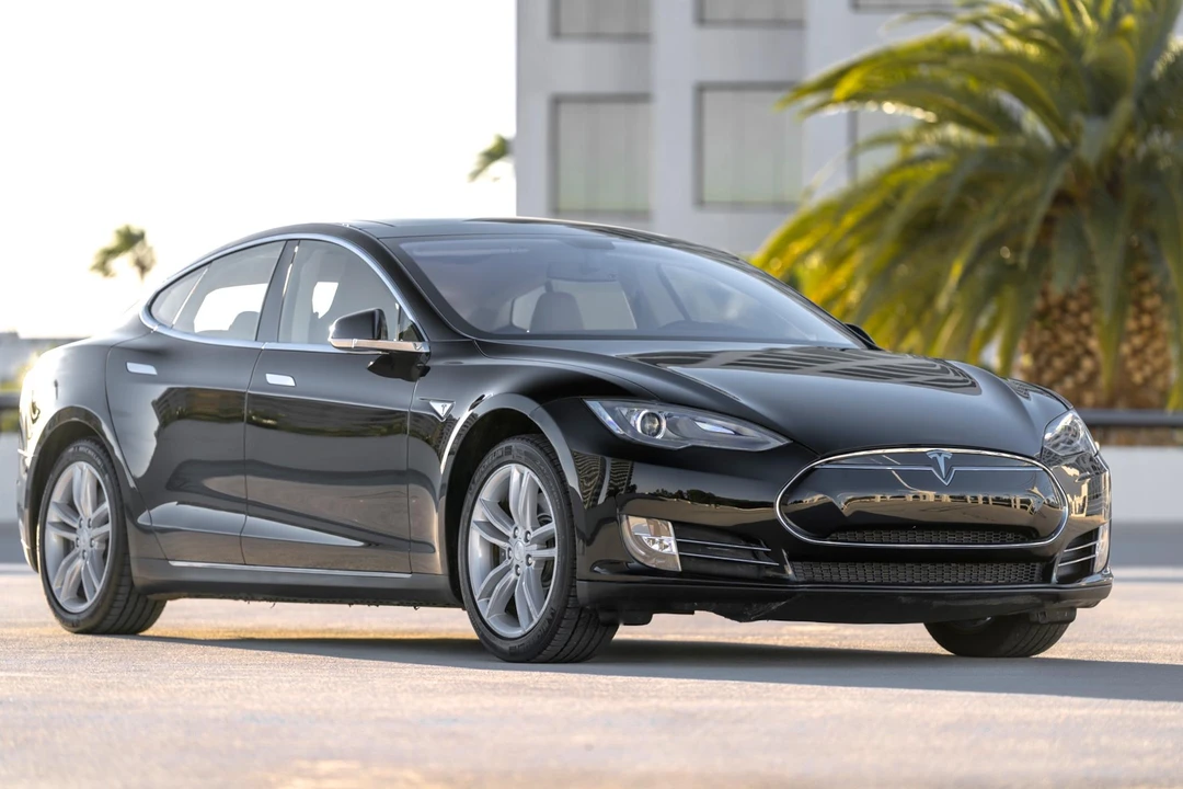 2014 Tesla Model S - Image 7 of 31