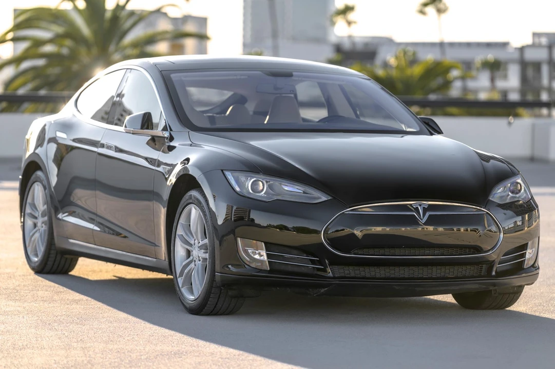 2014 Tesla Model S - Image 5 of 31