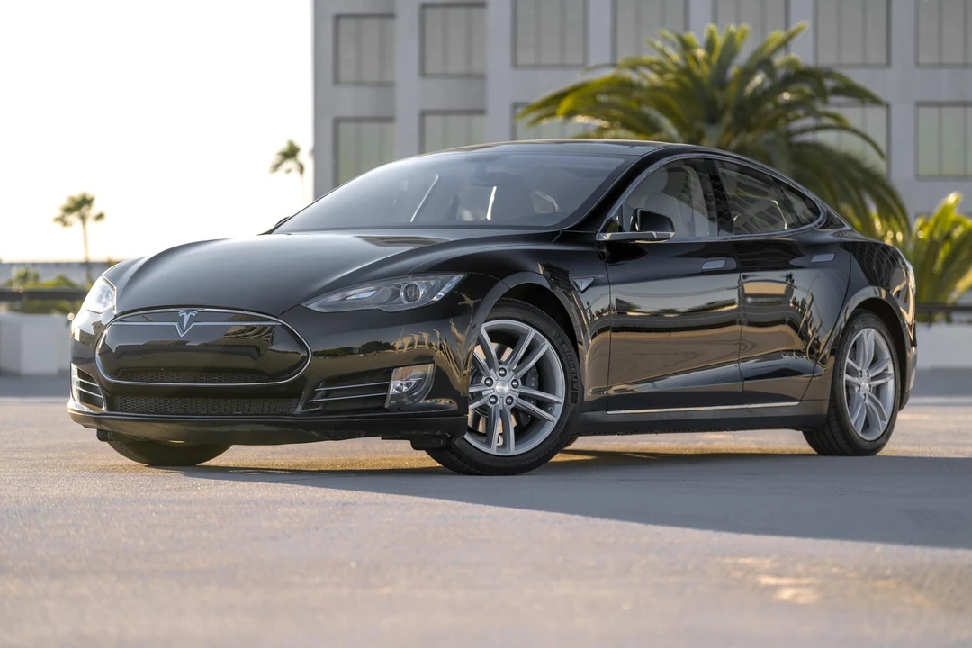 2014 Tesla Model S - Image 2 of 31