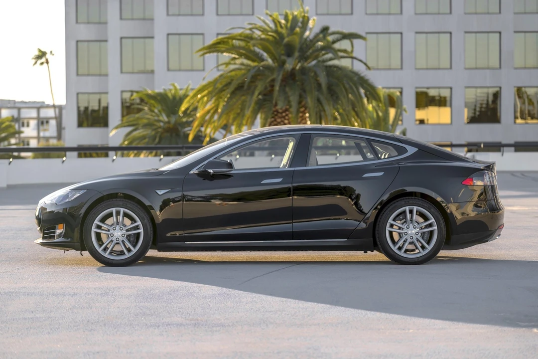 2014 Tesla Model S - Image 16 of 31