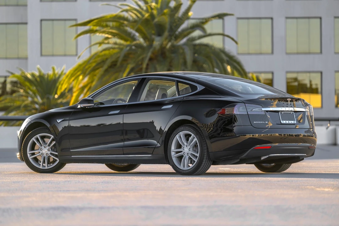2014 Tesla Model S - Image 15 of 31