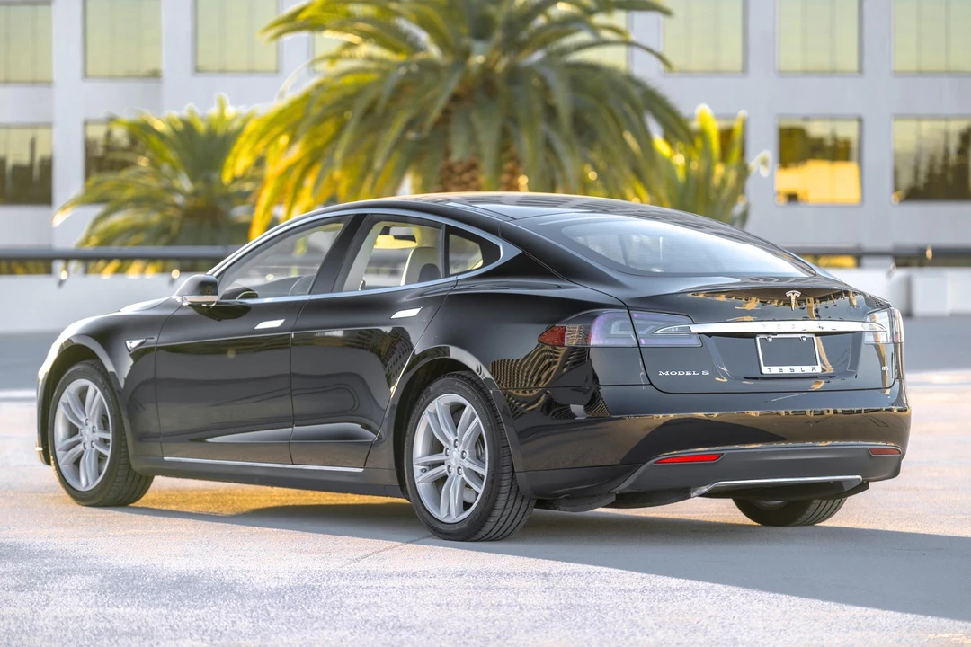 2014 Tesla Model S - Image 14 of 31