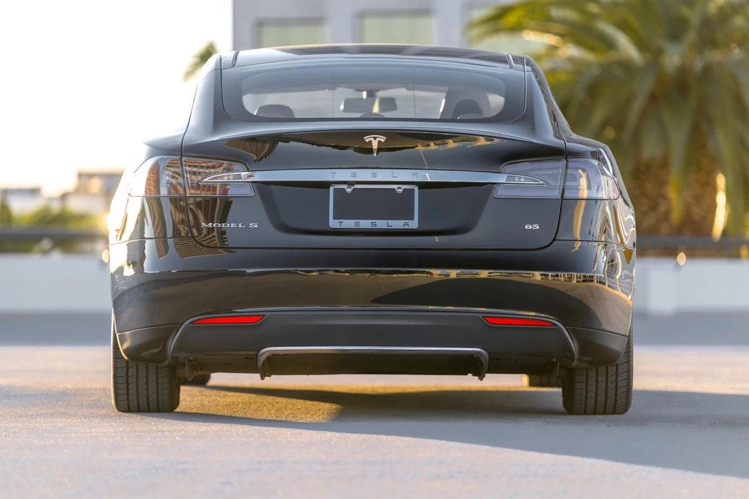 2014 Tesla Model S - Image 12 of 31