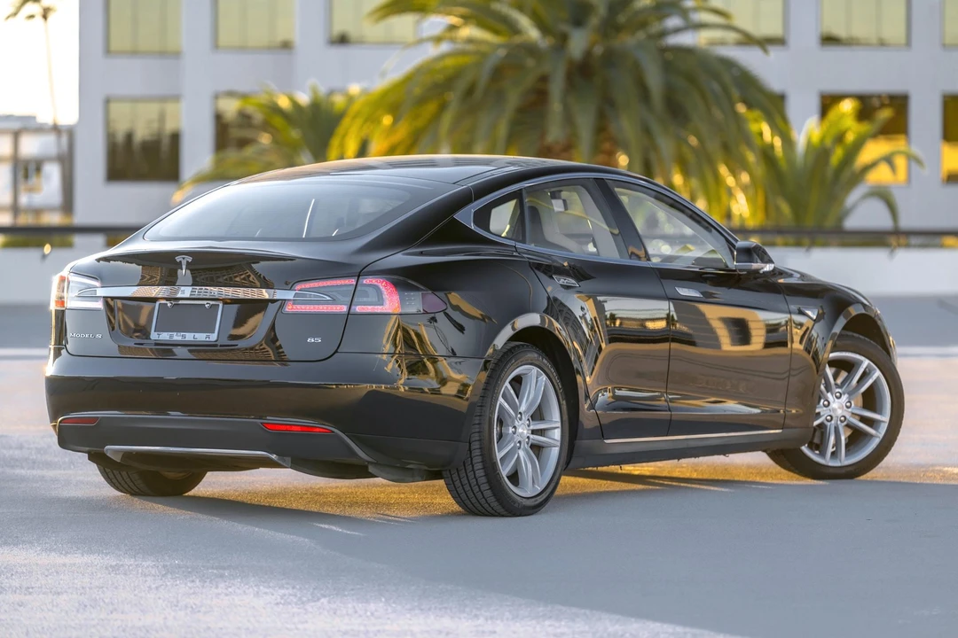 2014 Tesla Model S - Image 10 of 31