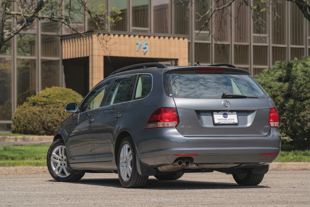 2014 Volkswagen A6 Jetta - Image 9 of 31