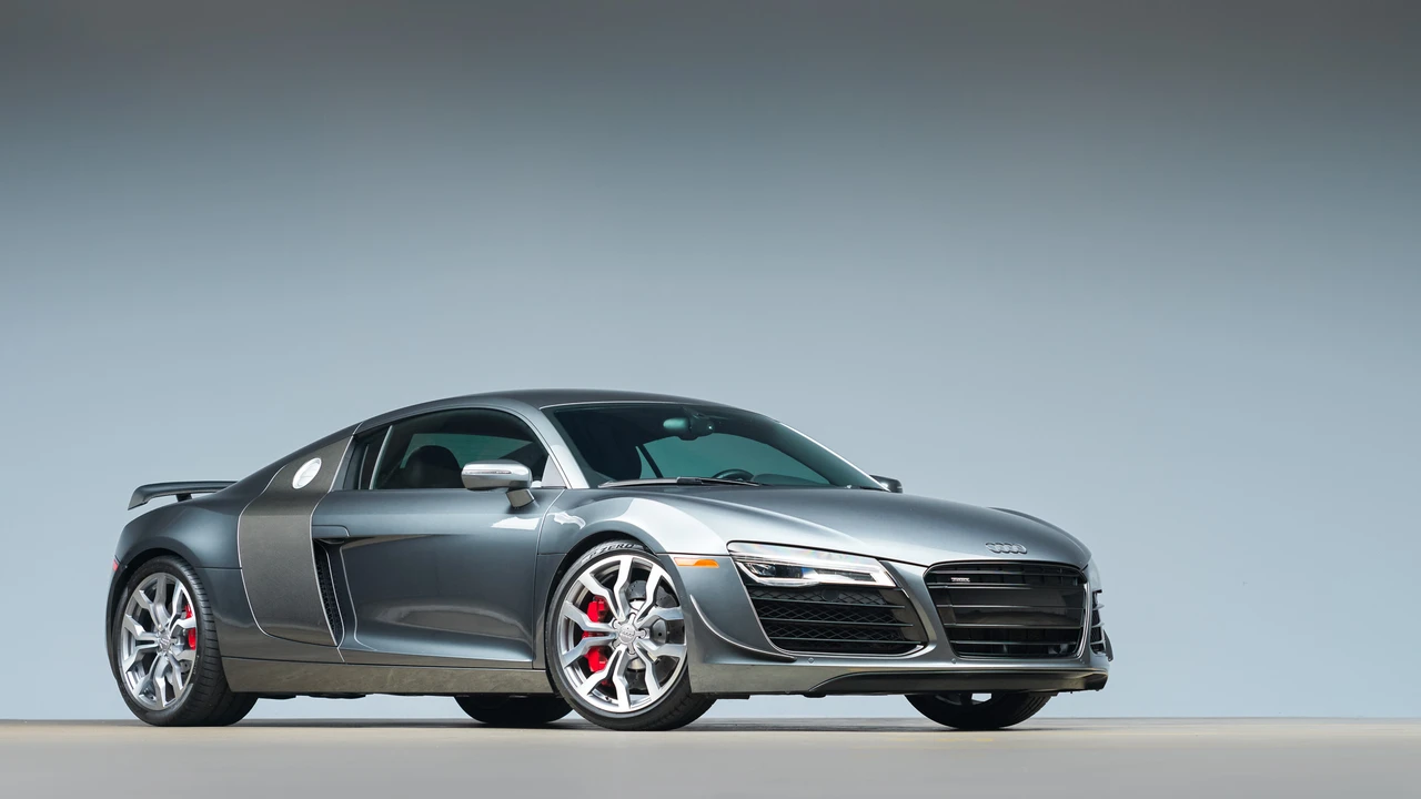 2015 Audi 42 R8 - Image 15 of 31