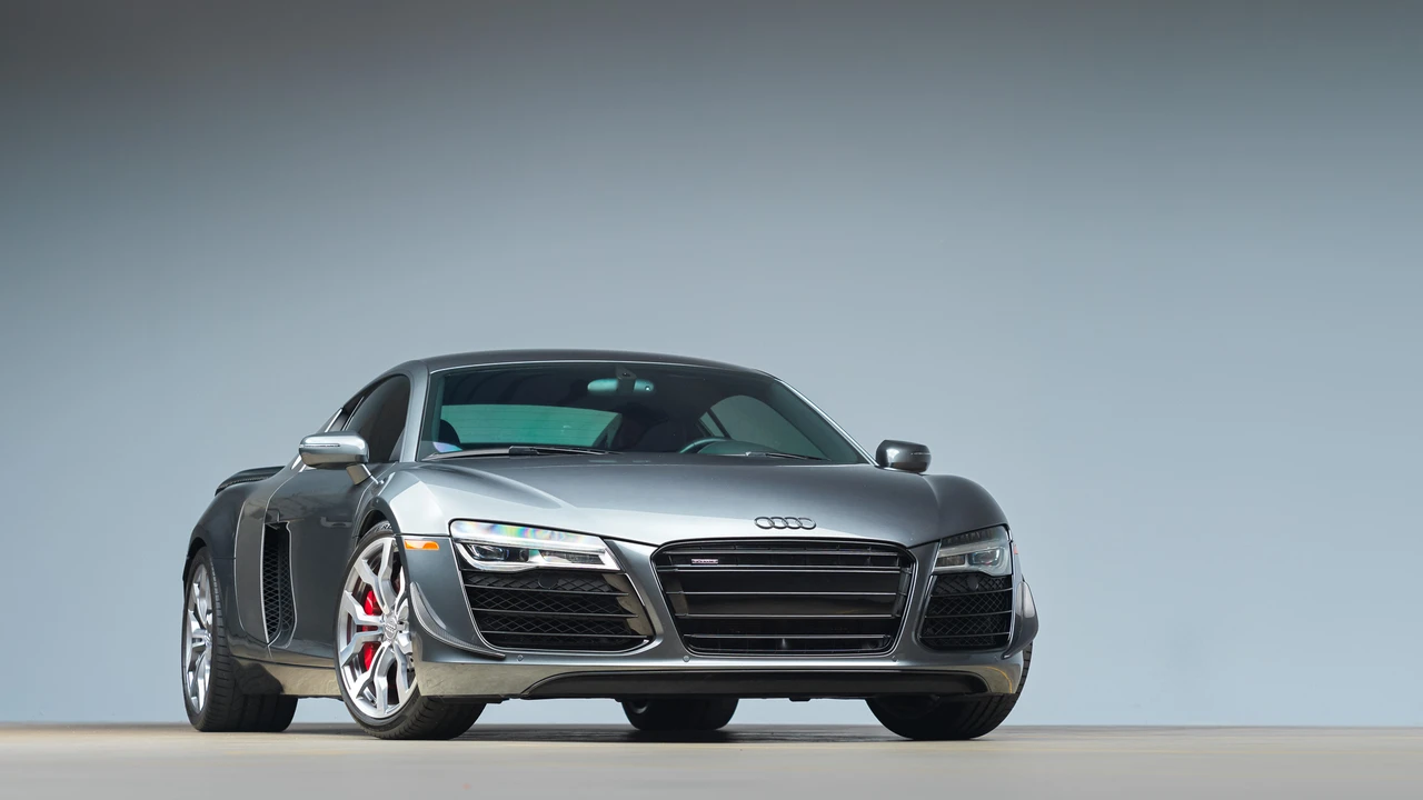 2015 Audi 42 R8 - Image 16 of 31