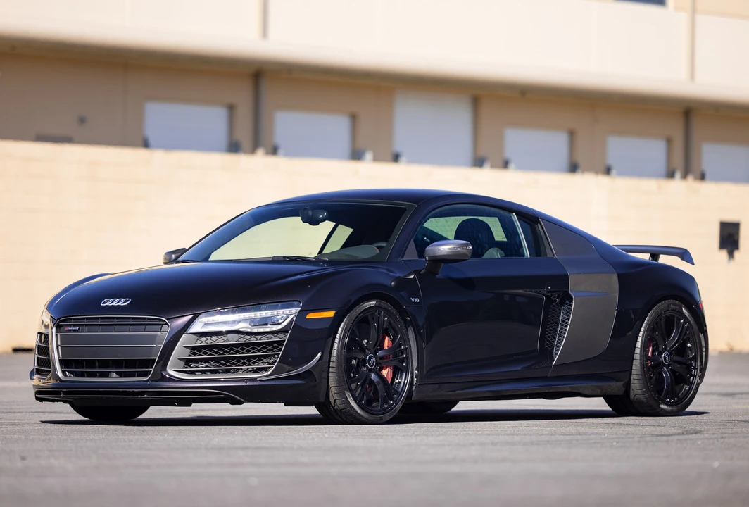 2015 Audi 42 R8 - Image 2 of 31