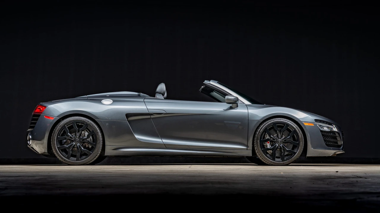 2015 Audi 42 R8 - Image 10 of 31