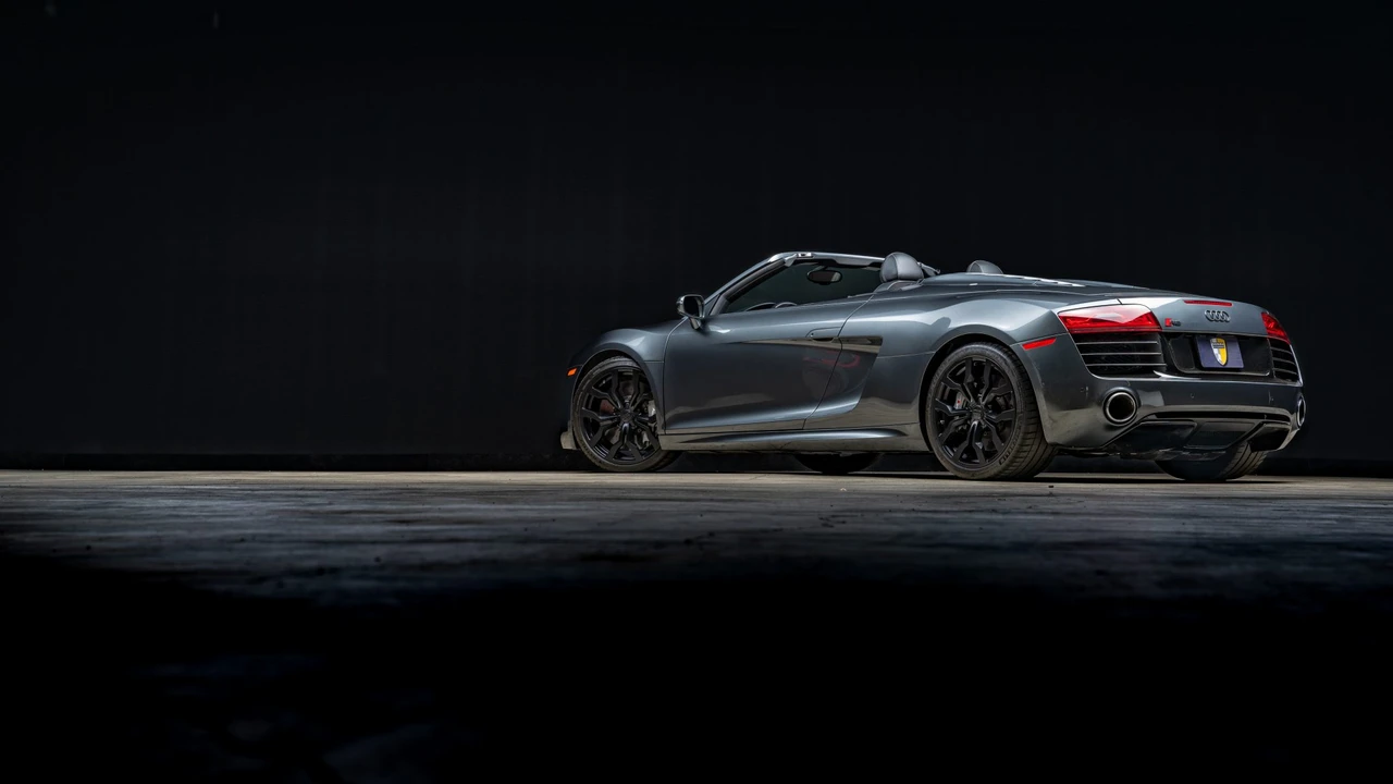 2015 Audi 42 R8 - Image 20 of 31