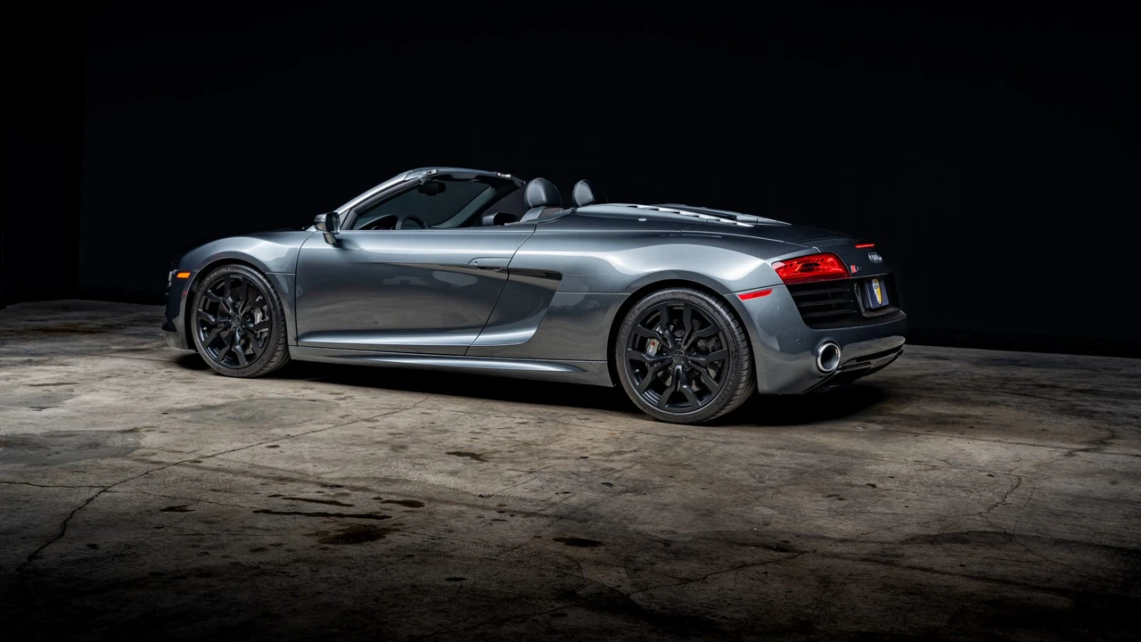 2015 Audi 42 R8 - Image 22 of 31