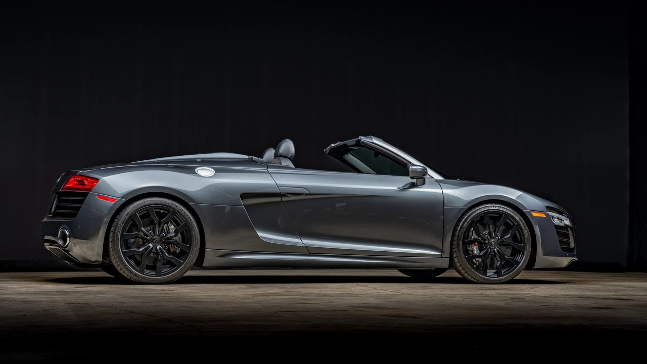 2015 Audi 42 R8 - Image 12 of 31