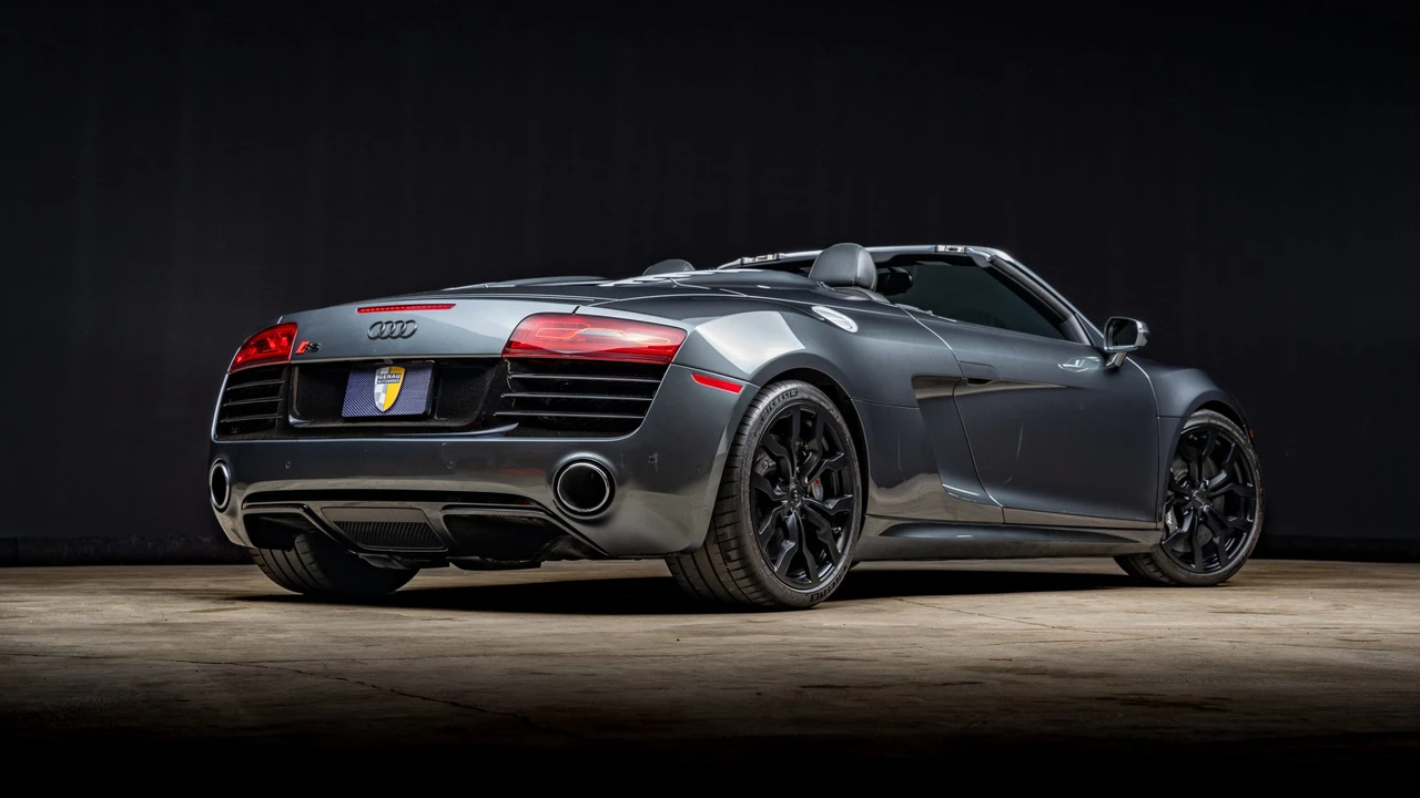 2015 Audi 42 R8 - Image 14 of 31