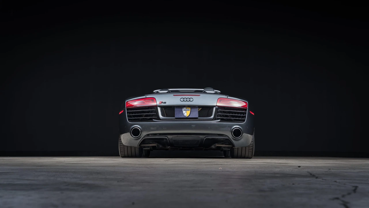 2015 Audi 42 R8 - Image 19 of 31