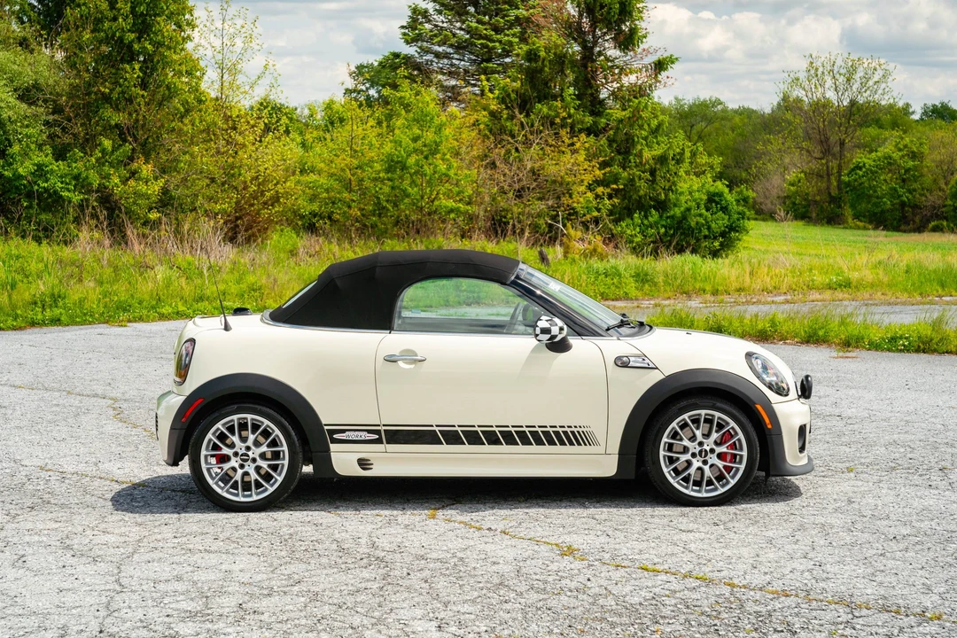 2015 Mini Coupe & Roadster - Image 28 of 31