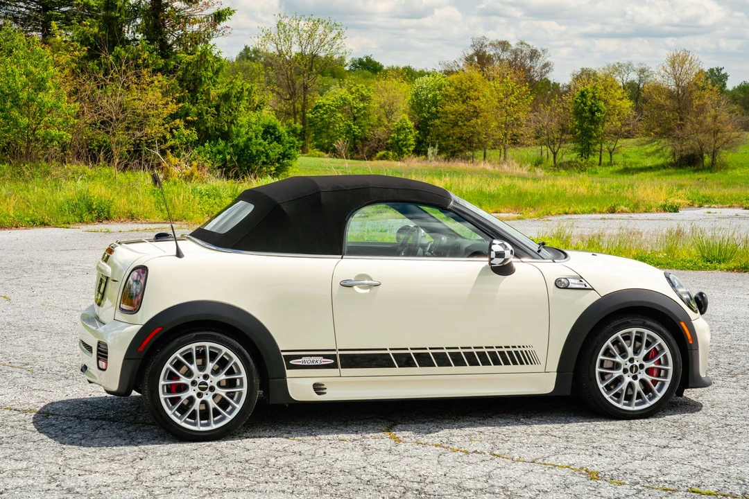 2015 Mini Coupe & Roadster - Image 24 of 31