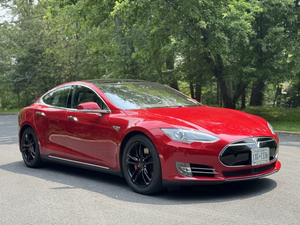 2015 Tesla Model S - Image 4 of 31