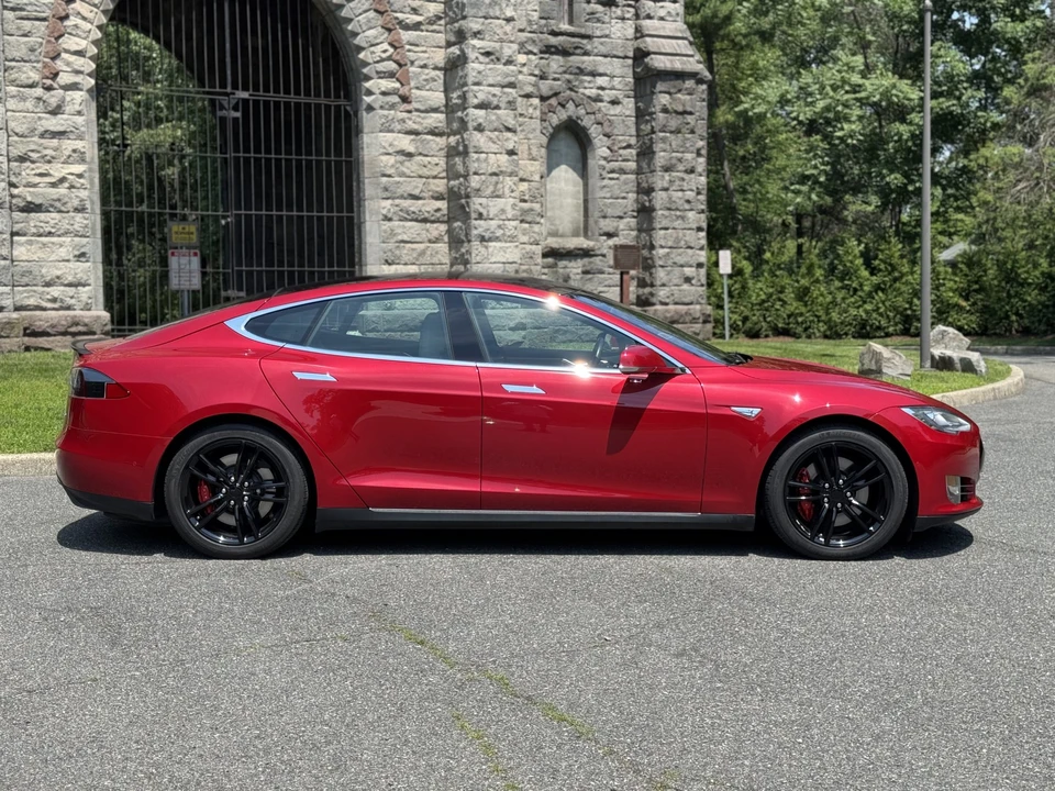 2015 Tesla Model S - Image 9 of 31