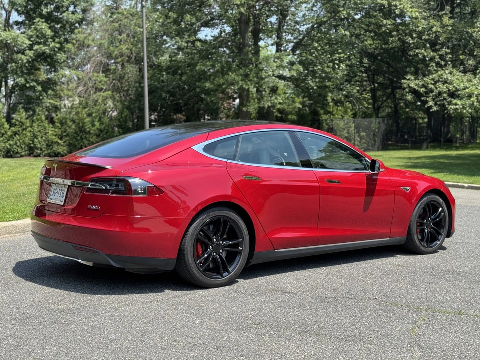 2015 Tesla Model S - Image 8 of 31