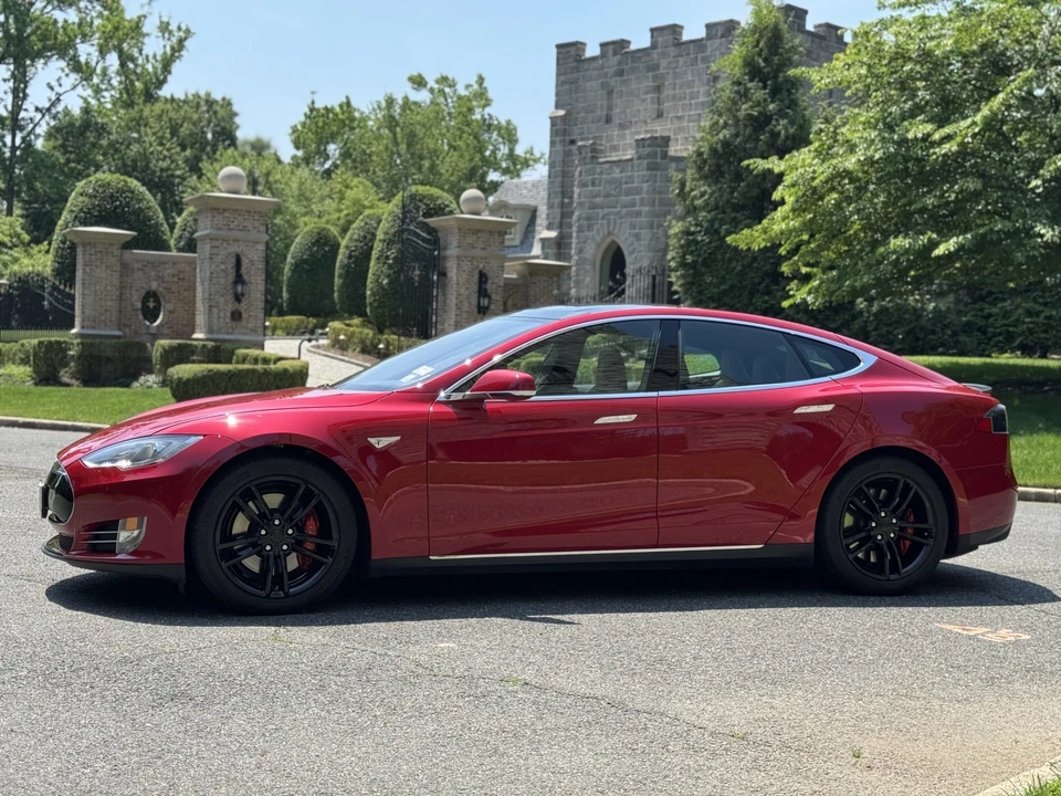 2015 Tesla Model S - Image 5 of 31
