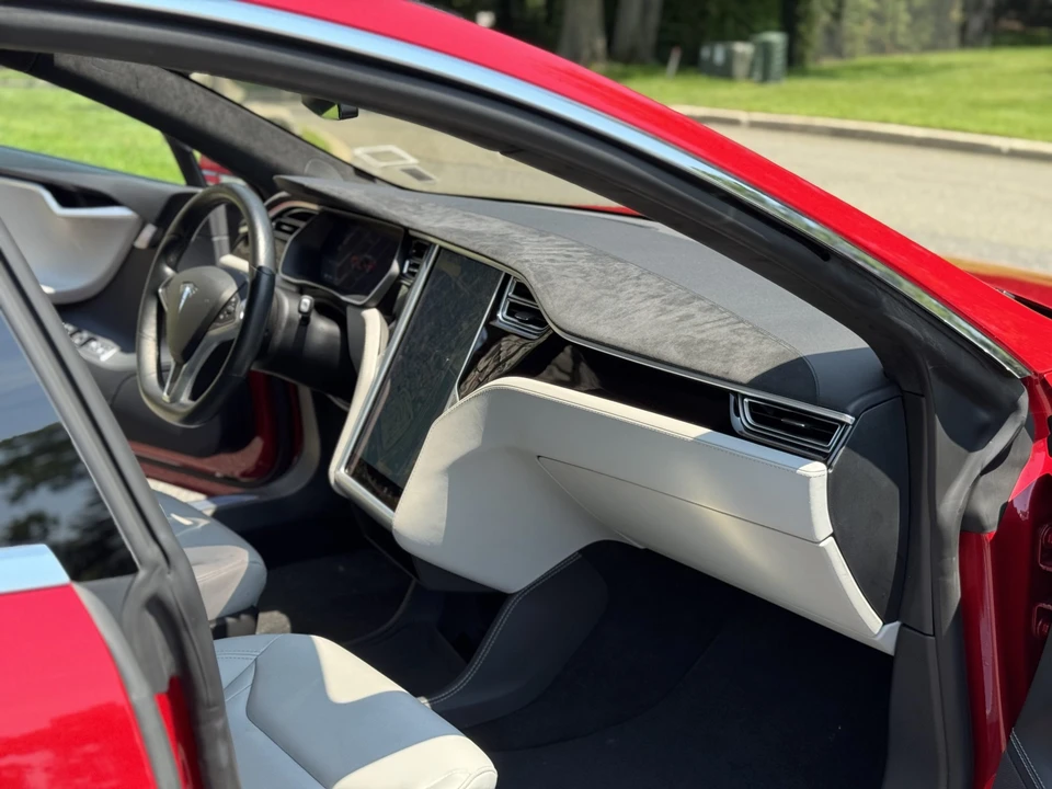 2015 Tesla Model S - Image 21 of 31