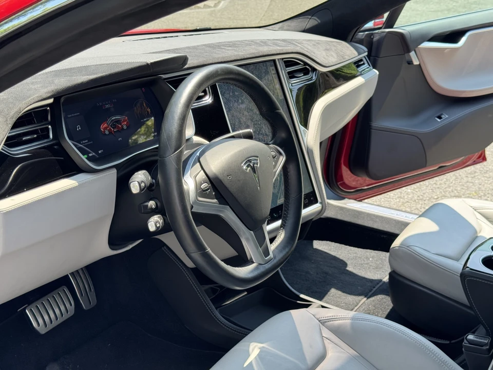 2015 Tesla Model S - Image 19 of 31