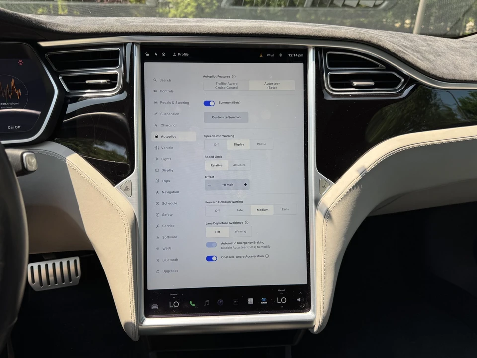 2015 Tesla Model S - Image 26 of 31