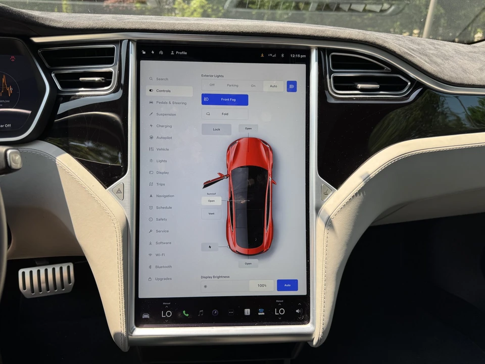 2015 Tesla Model S - Image 27 of 31