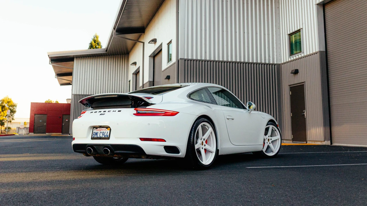 2017 Porsche 991 Carrera S - Image 11 of 31