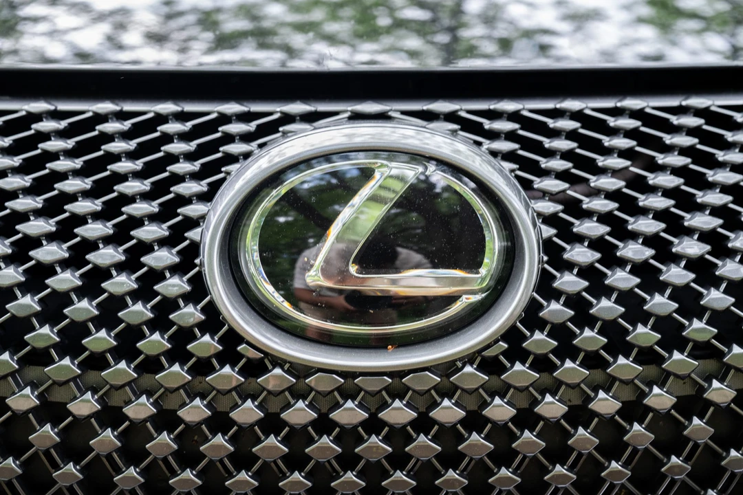 2018 Lexus LC - Image 28 of 31