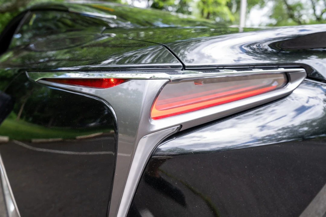 2018 Lexus LC - Image 17 of 31
