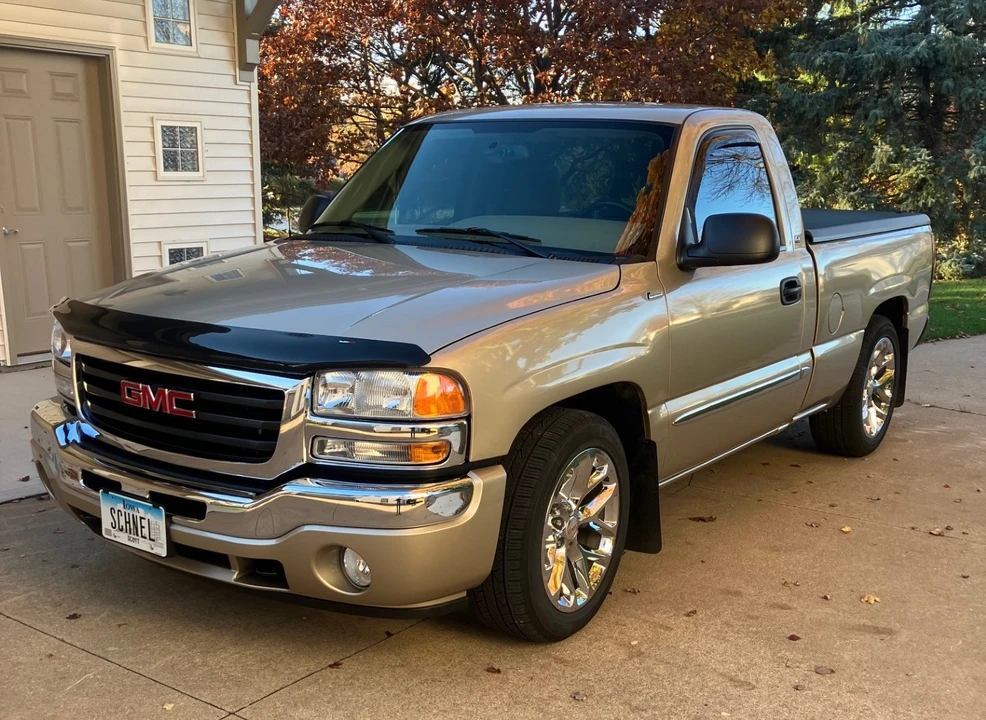 2005 GMC Sierra 2nd Gen - Image 2 of 31