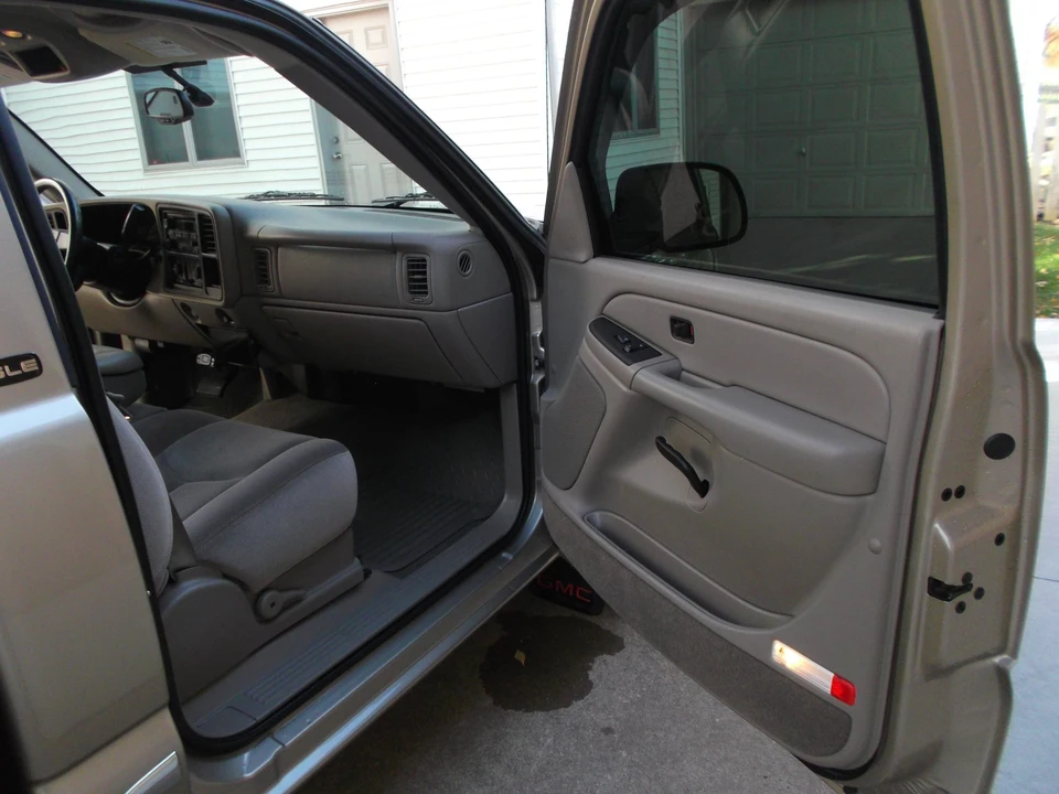 2005 GMC Sierra 2nd Gen - Image 29 of 31