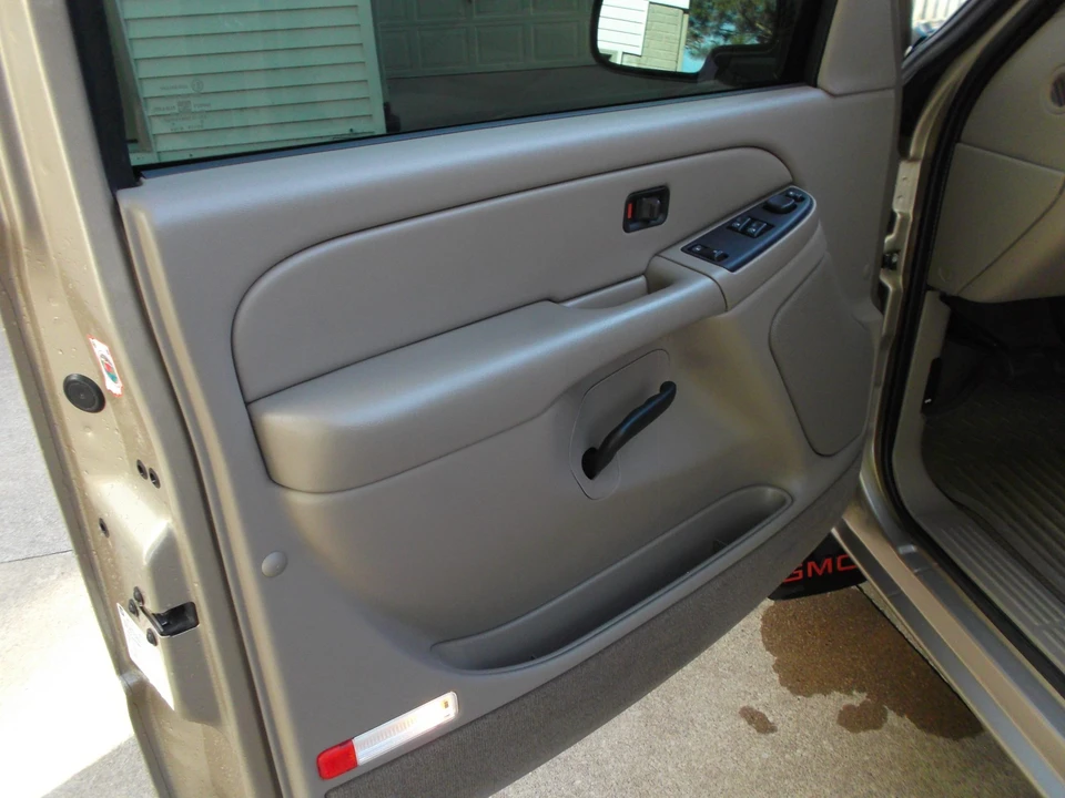 2005 GMC Sierra 2nd Gen - Image 19 of 31