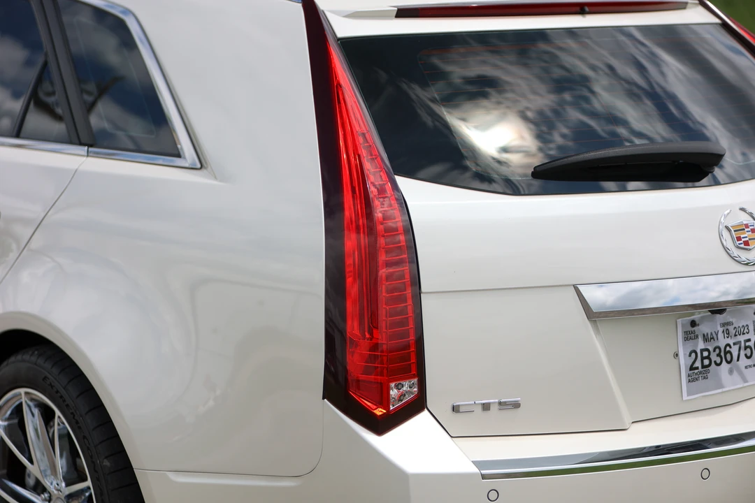2011 Cadillac CTS-V 2nd Gen - Image 28 of 31