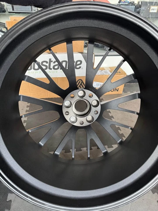 Aston Martin DBX - Image 4 of 8