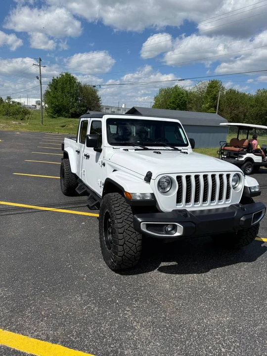 2023 Jeep JT Gladiator - Image 2 of 10