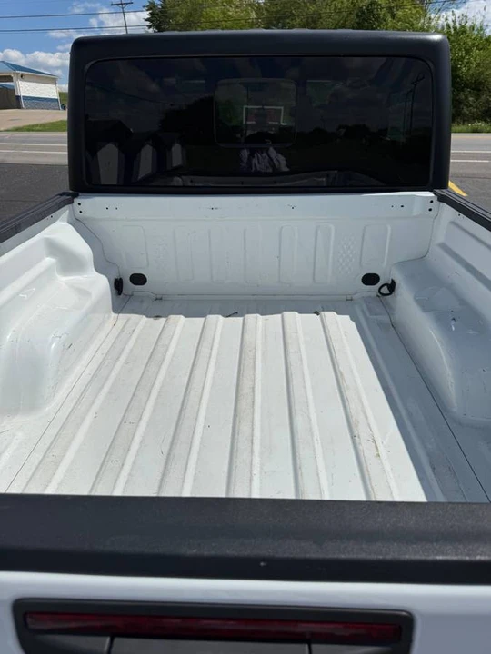 2023 Jeep JT Gladiator - Image 9 of 10