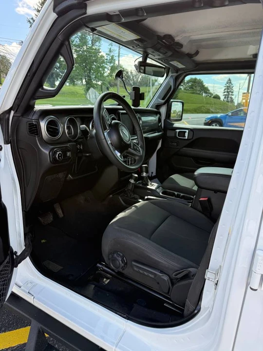 2023 Jeep JT Gladiator - Image 5 of 10