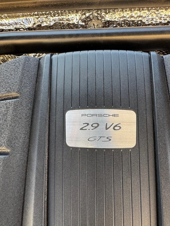 2023 Porsche Macan GTS - Image 19 of 24
