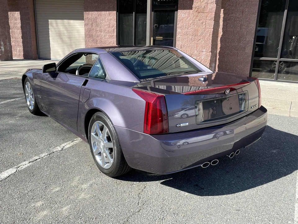 2004 Cadillac XLR - Image 11 of 31