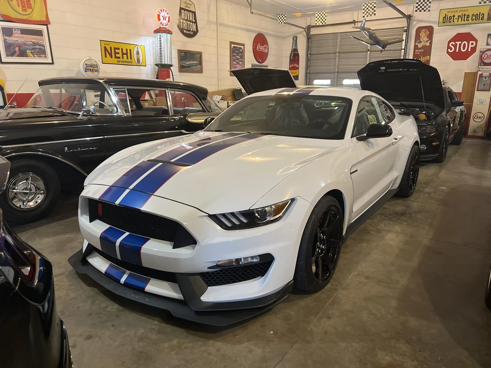 2017 Ford S550 Shelby Mustang GT350R - Image 2 of 31
