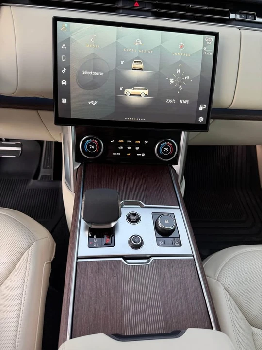 2023 Land Rover Range Rover L460 - Image 7 of 10