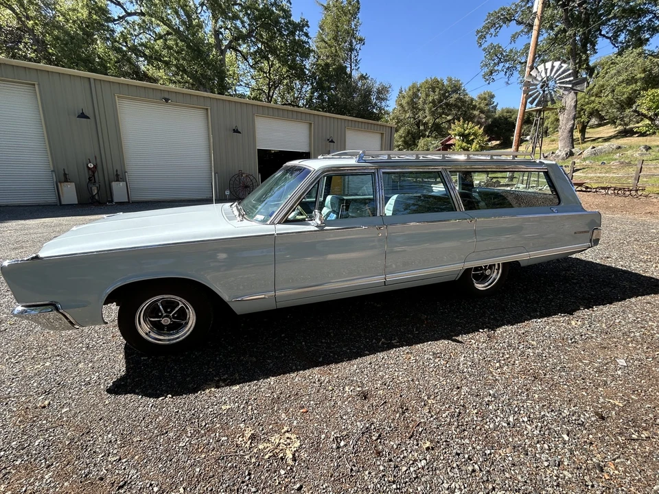 1966 Chrysler Town & Country - Image 3 of 31
