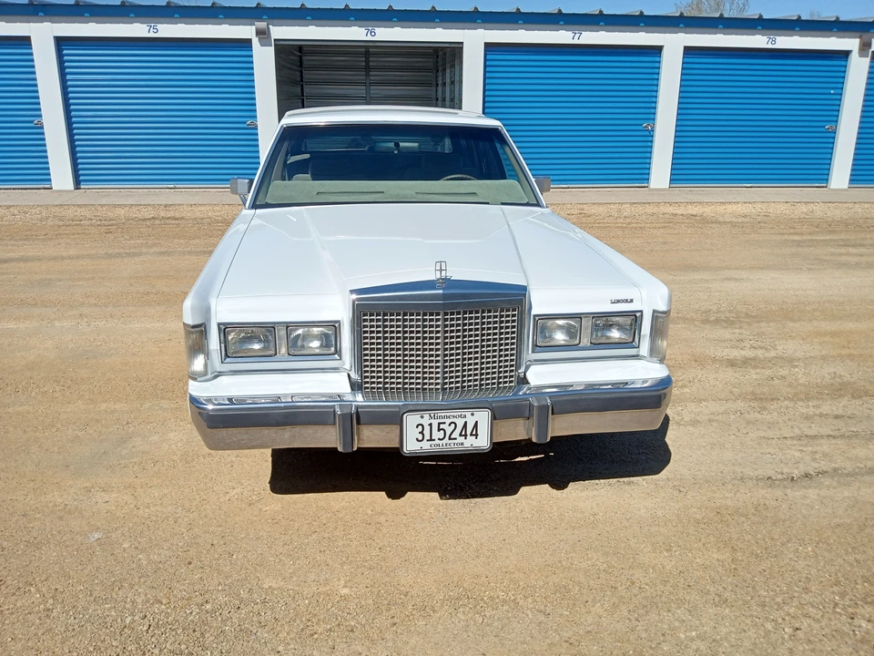 1986 Lincoln Town Car - Image 3 of 31