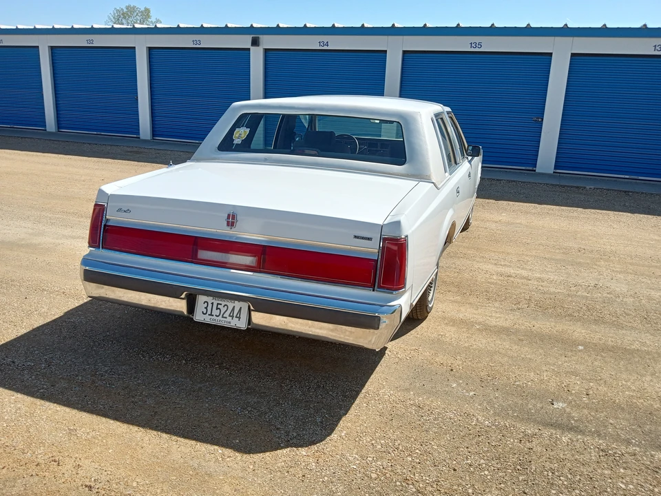 1986 Lincoln Town Car - Image 13 of 31